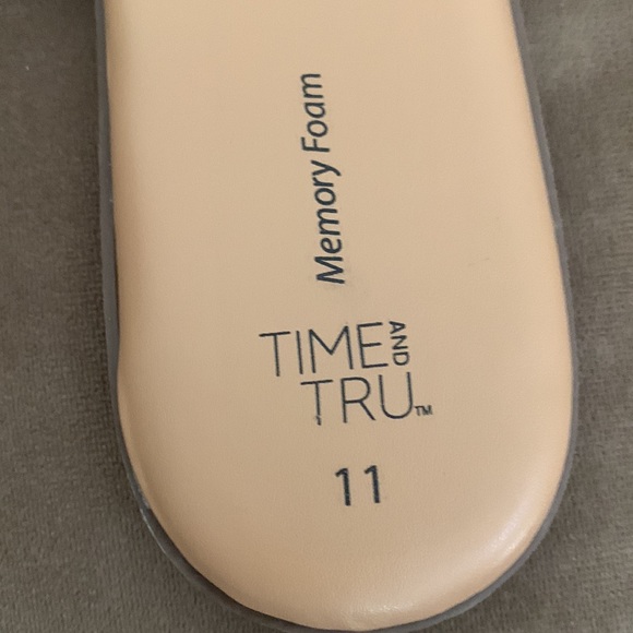 Time and tru brown memory foam sandal size 11 - Picture 2 of 4